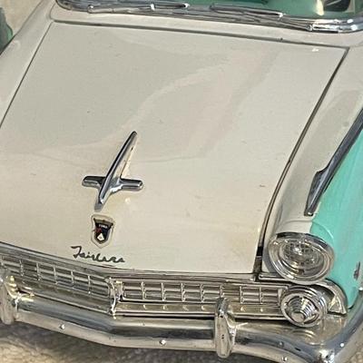 '55 FORD FAIRLANE CROWN VICTORIA DIE-CAST MODEL CAR