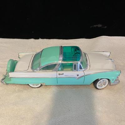 '55 FORD FAIRLANE CROWN VICTORIA DIE-CAST MODEL CAR