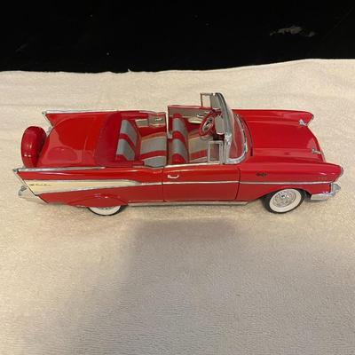 '57 CHEVROLET BEL AIR CONVERTIBLE DIE-CAST MODEL