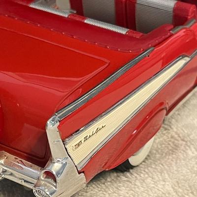 '57 CHEVROLET BEL AIR CONVERTIBLE DIE-CAST MODEL