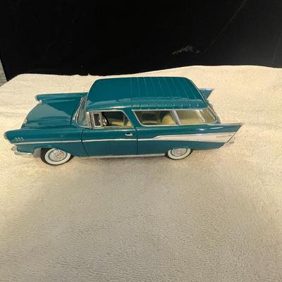 '57 CHEVROLET NOMAD DIE-CAST MODEL