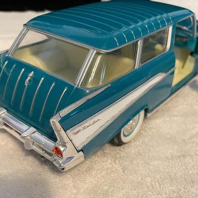 '57 CHEVROLET NOMAD DIE-CAST MODEL