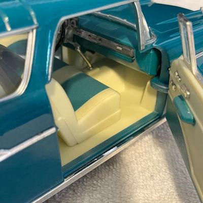 '57 CHEVROLET NOMAD DIE-CAST MODEL