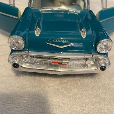 '57 CHEVROLET NOMAD DIE-CAST MODEL