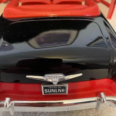 '56 FORD FAIRLANE SUNLINER DIE-CAST MODEL CAR