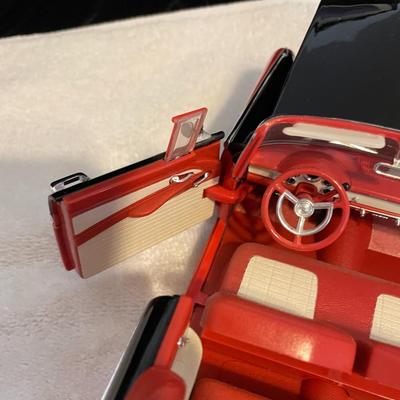 '56 FORD FAIRLANE SUNLINER DIE-CAST MODEL CAR