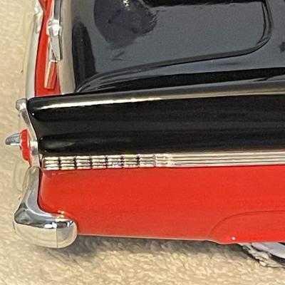 '56 FORD FAIRLANE SUNLINER DIE-CAST MODEL CAR