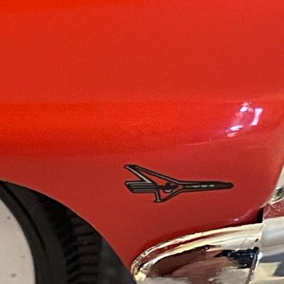 '56 FORD FAIRLANE SUNLINER DIE-CAST MODEL CAR