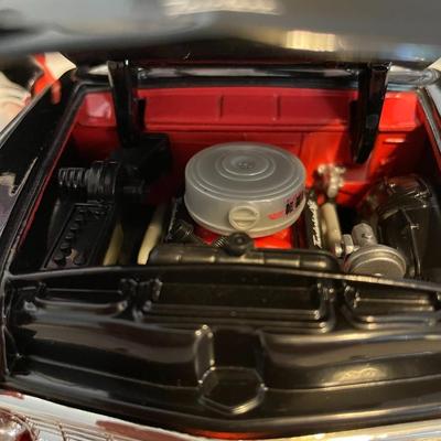 '56 FORD FAIRLANE SUNLINER DIE-CAST MODEL CAR