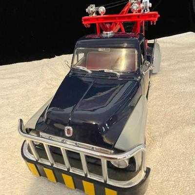 '53 FORD F100 WRECKER DIE-CAST MODEL