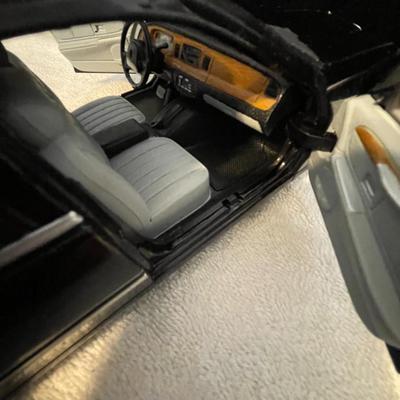 LINCOLN TOWN CAR STRETCH LIMO DIE-CAST MODEL