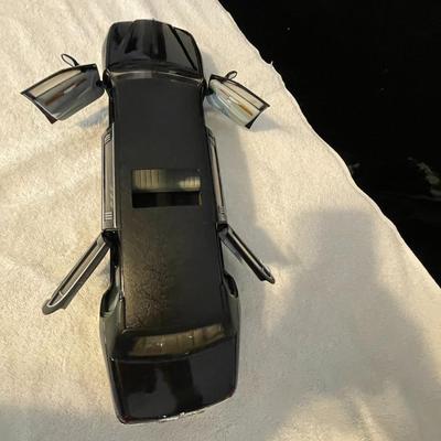 LINCOLN TOWN CAR STRETCH LIMO DIE-CAST MODEL