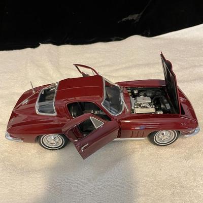 '65 CHEVROLET CORVETTE STINGRAY DIE-CAST MODEL CAR