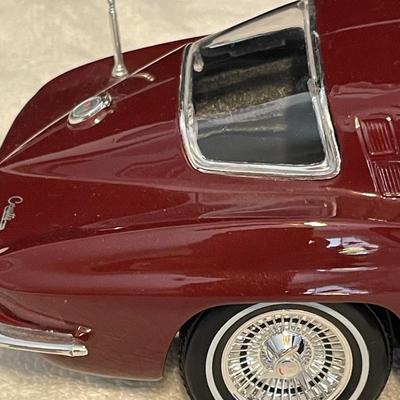 '65 CHEVROLET CORVETTE STINGRAY DIE-CAST MODEL CAR