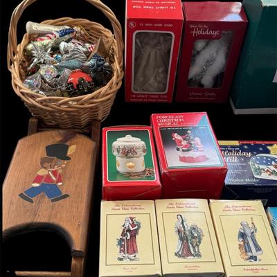 Lot 10: Holiday Bundle