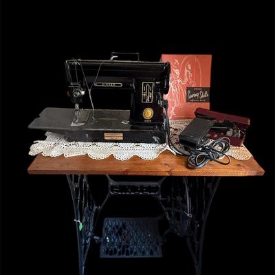 Lot: 11 Bundle Of Sewing Machine