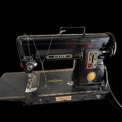 Lot: 11 Bundle Of Sewing Machine