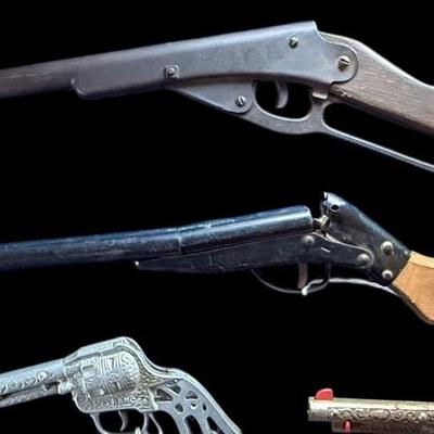 Lot 14: Toy Gun Bundle