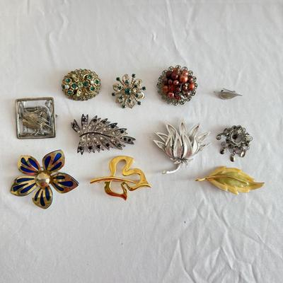 Trifari, Monet & More: Eleven Brooches (K-SS)