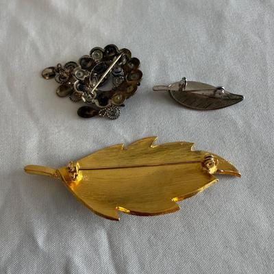 Trifari, Monet & More: Eleven Brooches (K-SS)