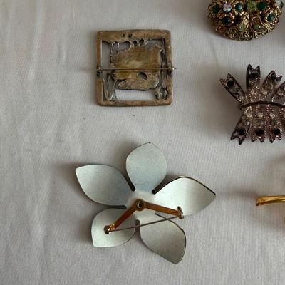 Trifari, Monet & More: Eleven Brooches (K-SS)