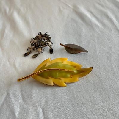 Trifari, Monet & More: Eleven Brooches (K-SS)