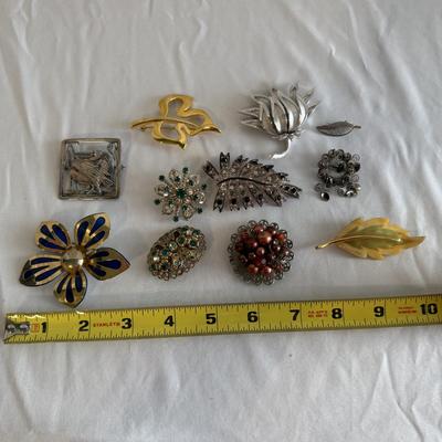Trifari, Monet & More: Eleven Brooches (K-SS)