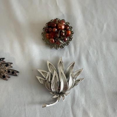 Trifari, Monet & More: Eleven Brooches (K-SS)