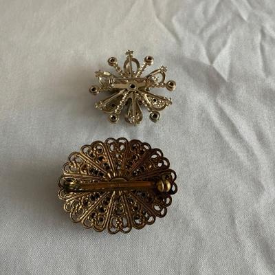 Trifari, Monet & More: Eleven Brooches (K-SS)