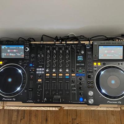 2 Pioneer CDJ 2000 NXS2