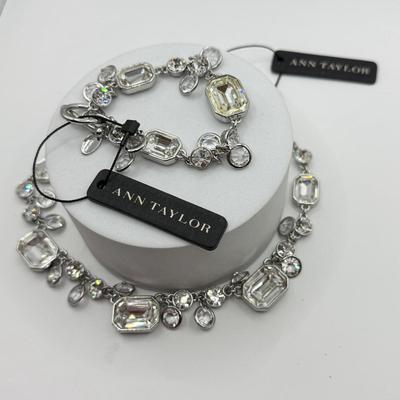 LOT 251J: Ann Taylor NWT Matching Necklace & Bracelet