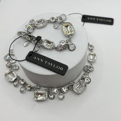 LOT 251J: Ann Taylor NWT Matching Necklace & Bracelet