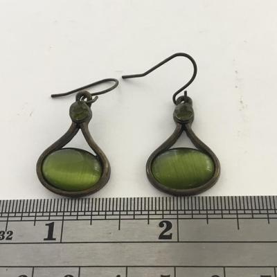 Beautiful green fashion dangle earrings