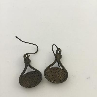 Beautiful green fashion dangle earrings