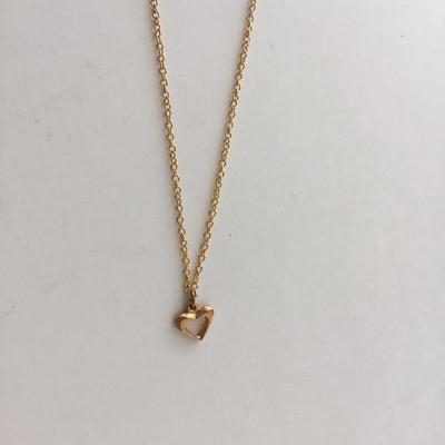 Unmarked gold tone heart fashion necklace