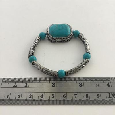 Silver tone unmarked stretchy turquoise color beautiful bracelet