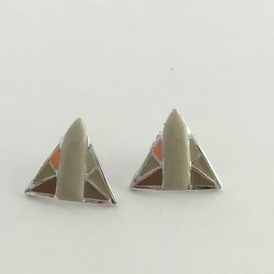 Unmarked triangle fashion earrings