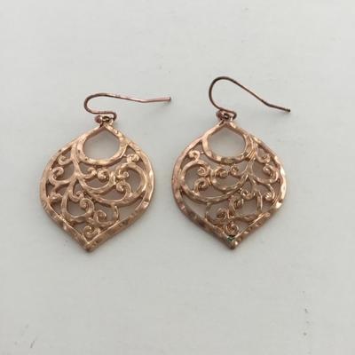 Gold tone unmarked fashion earrings