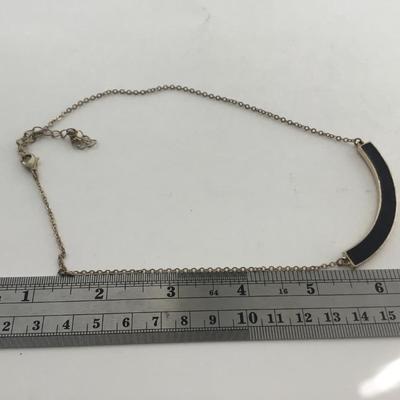 Gold tone everyday fashion necklace