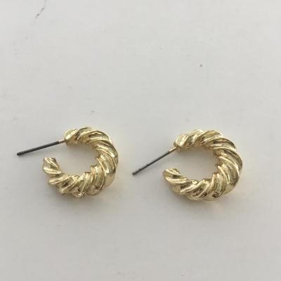 Gold tone unmarked small fashion earrings
