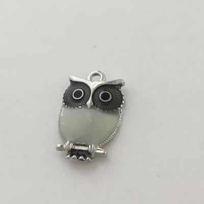 Silver tone owl fashion necklace pendant