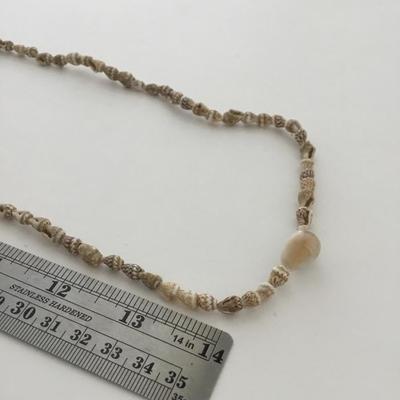Hilo Hattie’s marked shell necklace