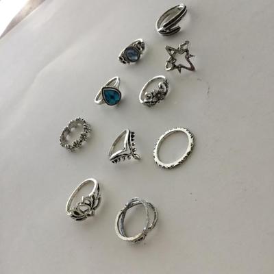 Lot of silver tone costume fashion rings