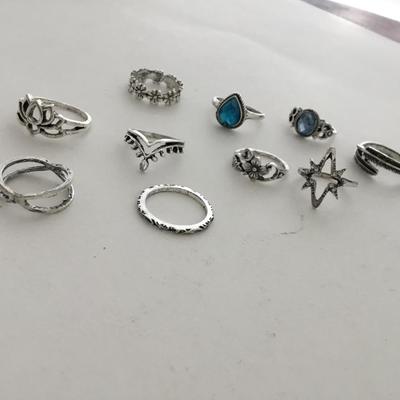 Lot of silver tone costume fashion rings
