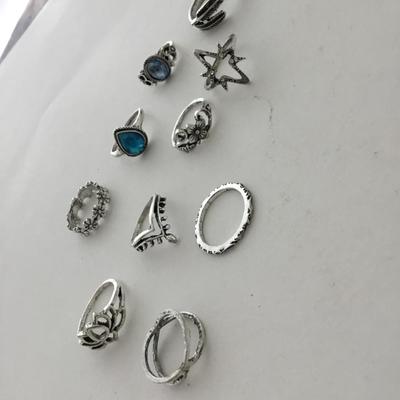 Lot of silver tone costume fashion rings