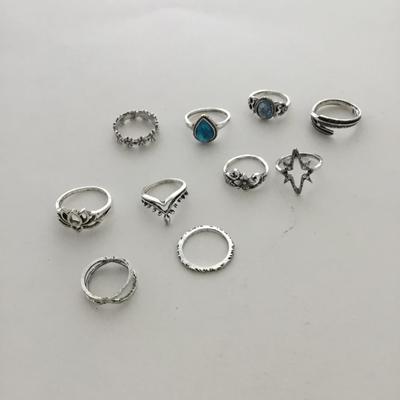 Lot of silver tone costume fashion rings