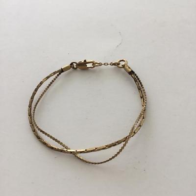 Gold tone fashion unmarked bracelet