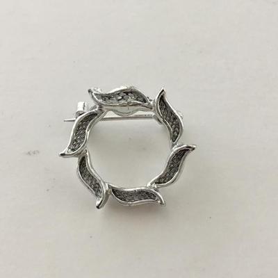 Silver tone unmarked vintage pin