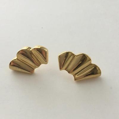 Gold tone unmarked fashion earrings