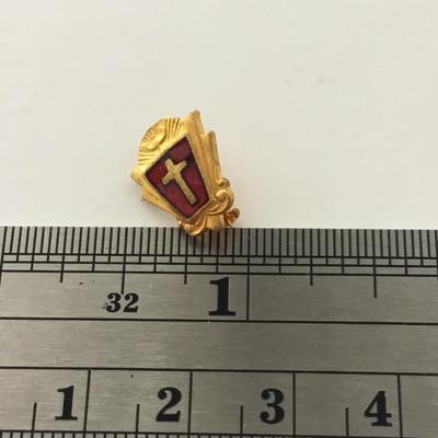 Gold tone vintage small pin